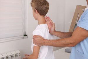 Ιδιοπαθής Σκολίωση: Γιατί εμφανίζεται στους εφήβους και πώς παρακολουθείται; 1 Ιδιοπαθής Σκολίωση σε Εφήβους